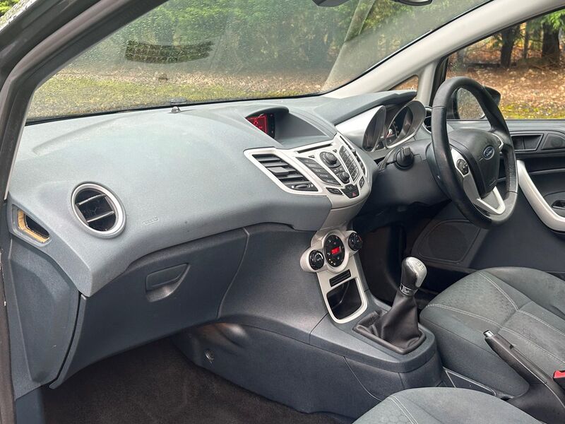 View FORD FIESTA 1.4 Titanium 3dr