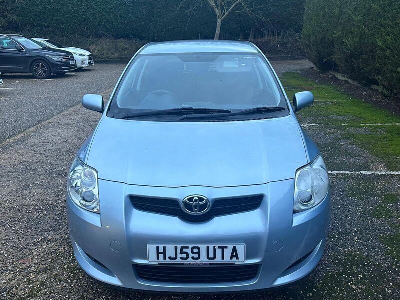 TOYOTA AURIS