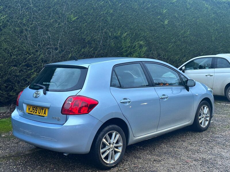 TOYOTA AURIS
