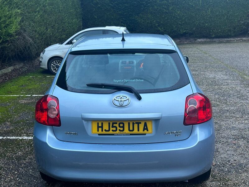 TOYOTA AURIS