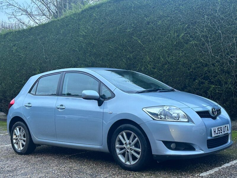 TOYOTA AURIS