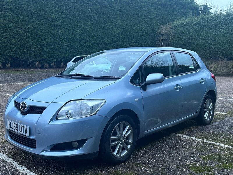 TOYOTA AURIS