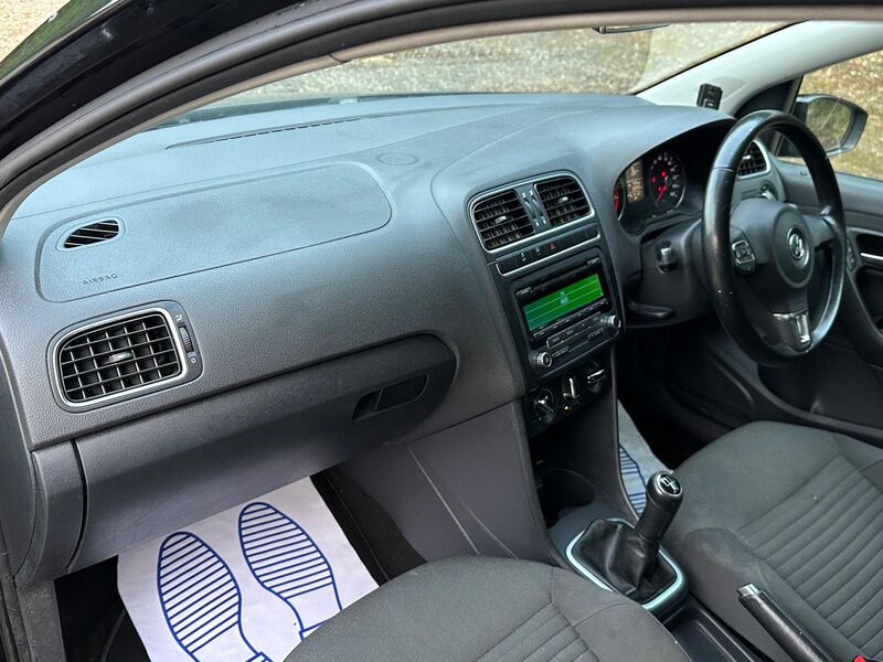 VOLKSWAGEN POLO