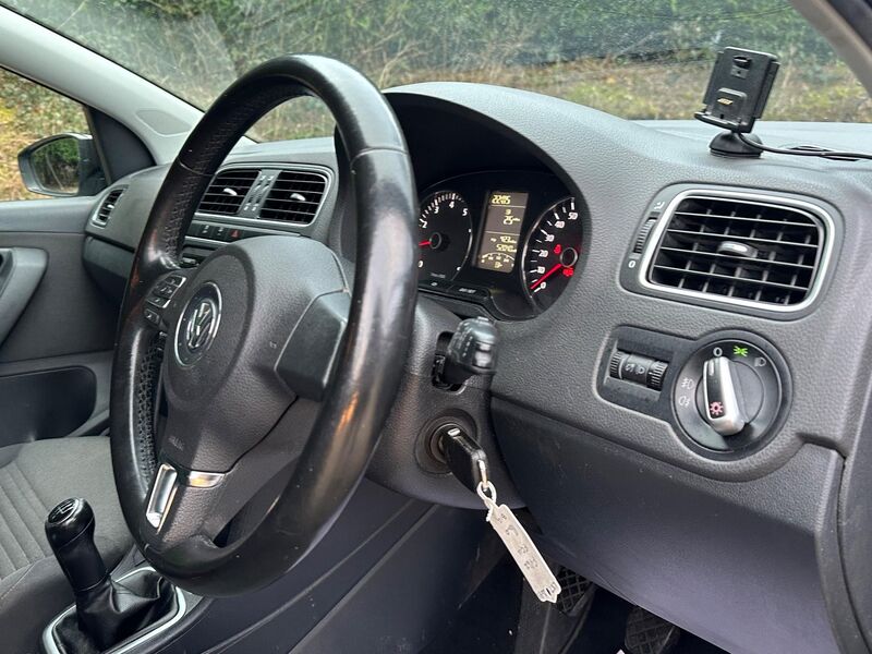 VOLKSWAGEN POLO