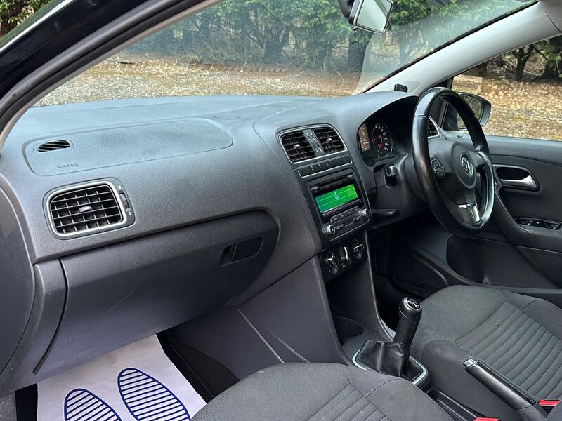 VOLKSWAGEN POLO