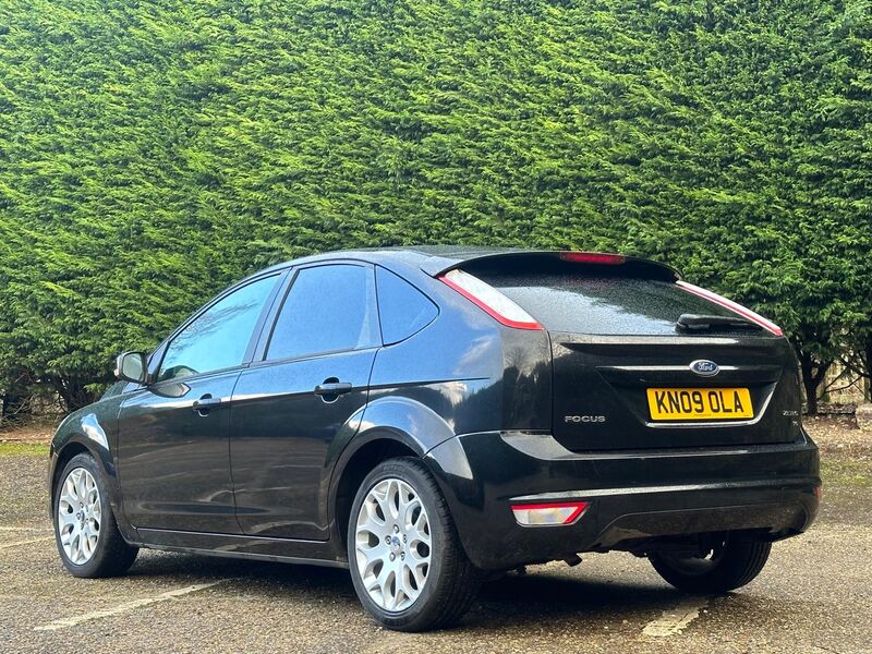 View FORD FOCUS 1.6 Zetec 5dr