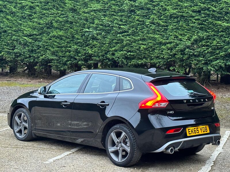 View VOLVO V40 2.0 D3 R-Design Nav Auto Euro 6 (s/s) 5dr