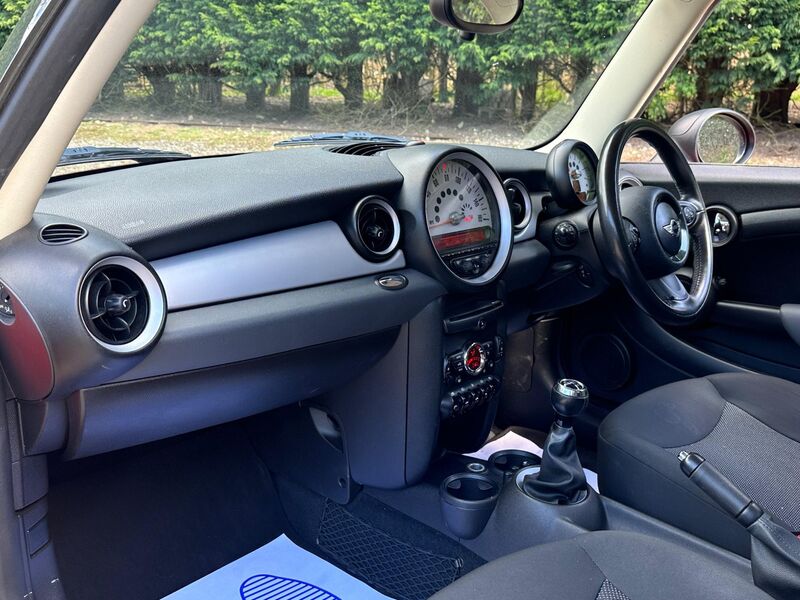 MINI HATCH