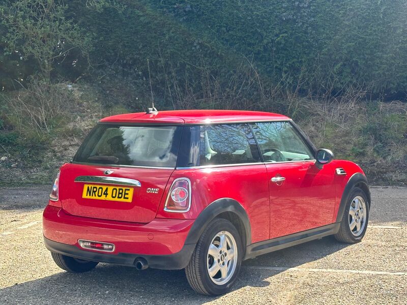MINI HATCH