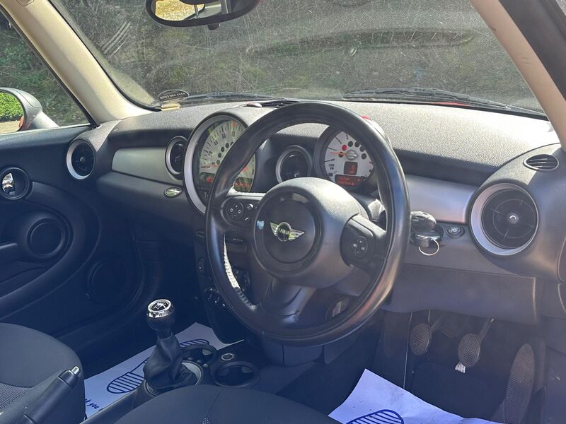 MINI HATCH