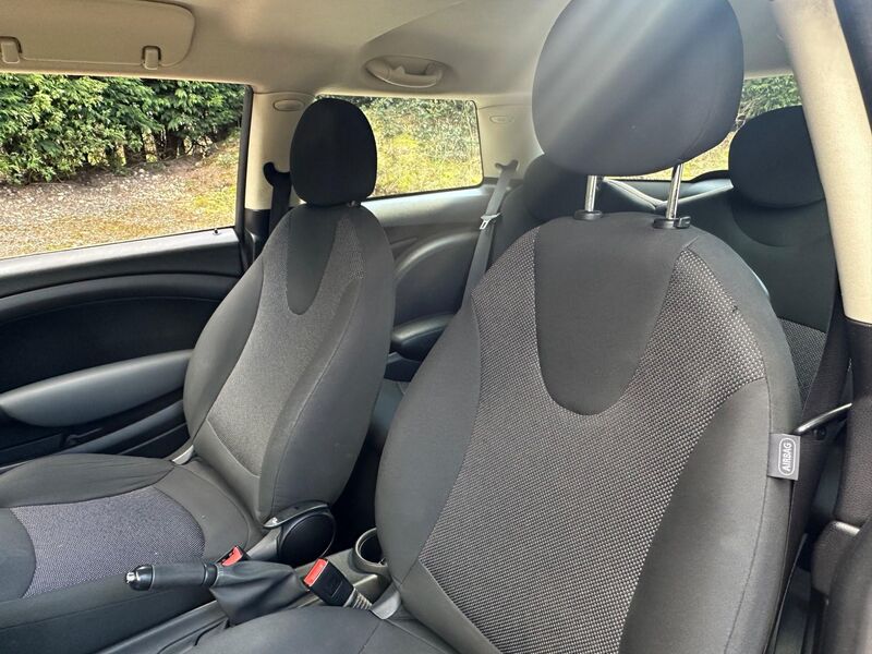 MINI HATCH