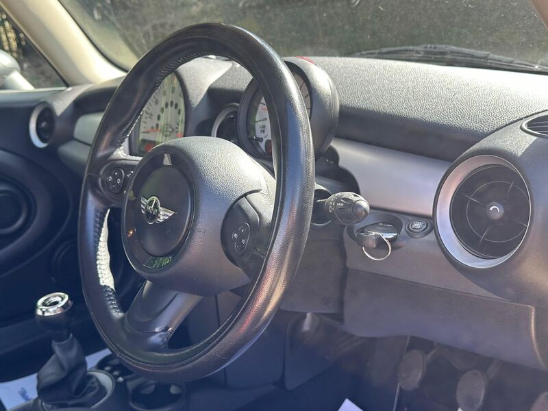 View MINI HATCH 1.6 One Euro 5 3dr