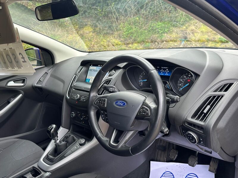 View FORD FOCUS 1.0T EcoBoost Zetec Edition Euro 6 (s/s) 5dr
