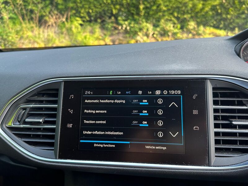 PEUGEOT 308