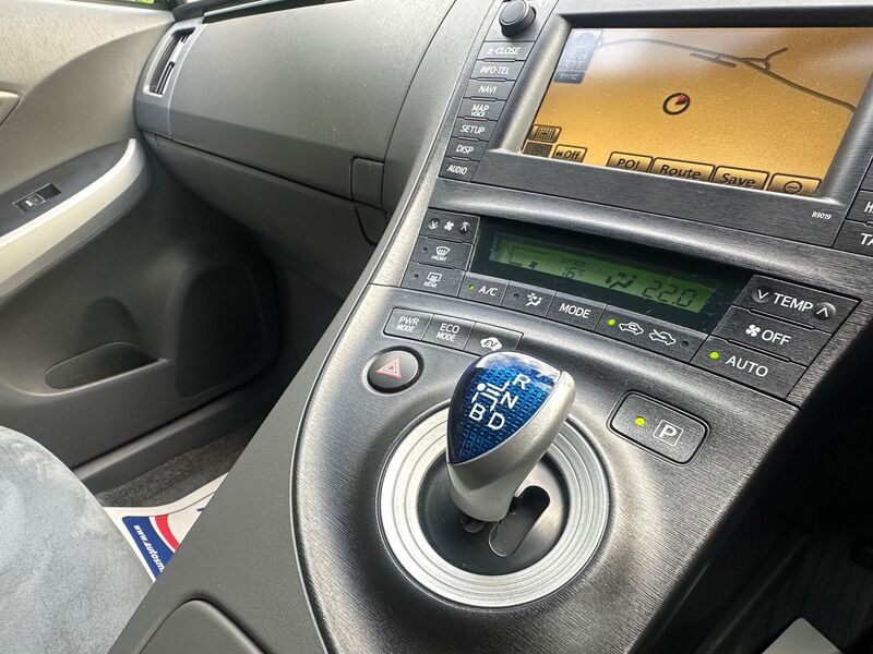 TOYOTA PRIUS