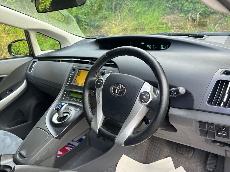 TOYOTA PRIUS