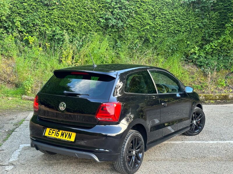 VOLKSWAGEN POLO