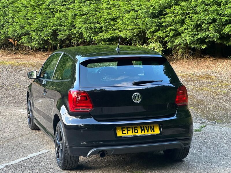 VOLKSWAGEN POLO