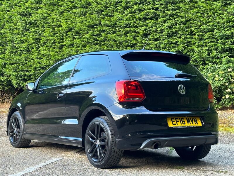 VOLKSWAGEN POLO
