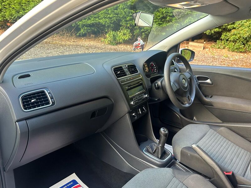 VOLKSWAGEN POLO