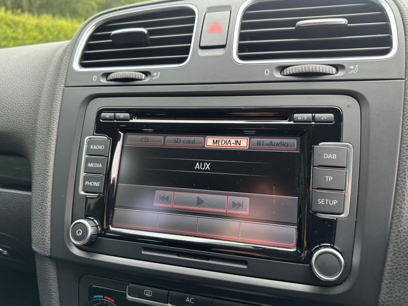 VOLKSWAGEN GOLF