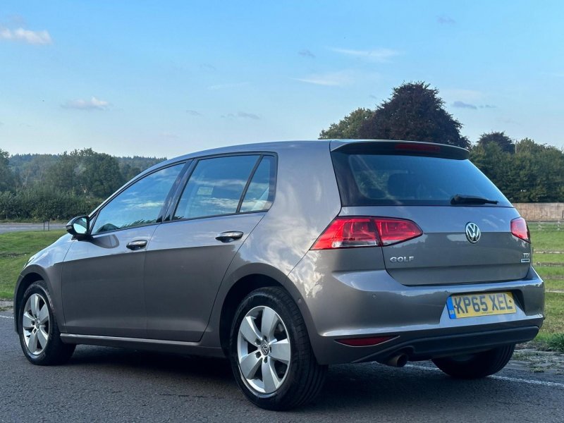 VOLKSWAGEN GOLF