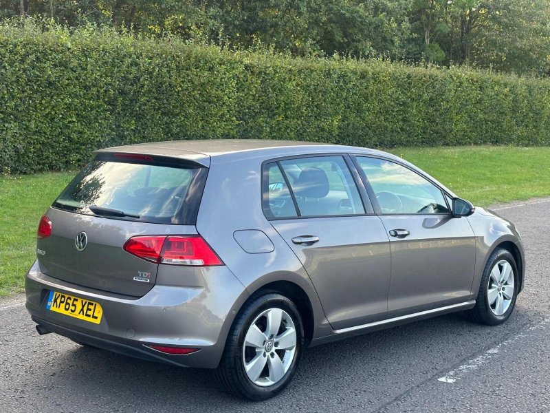 VOLKSWAGEN GOLF