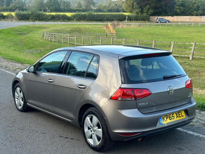 VOLKSWAGEN GOLF