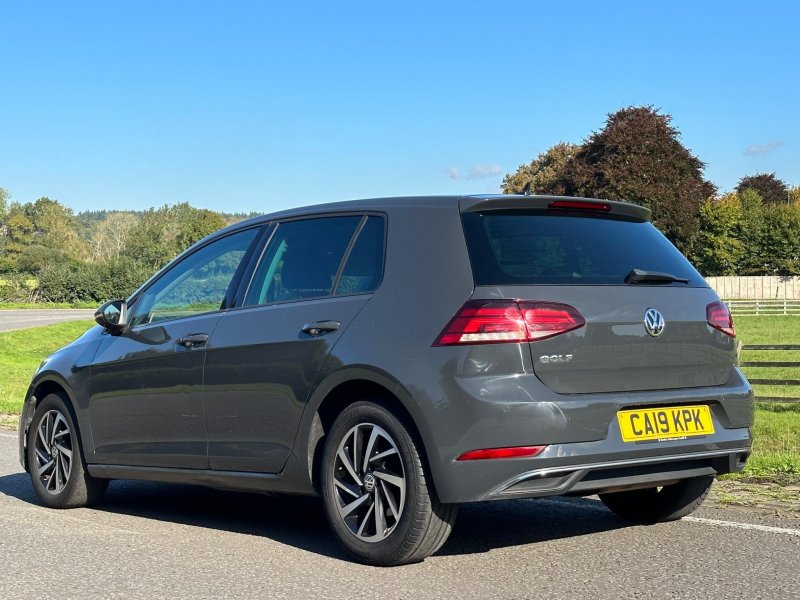 VOLKSWAGEN GOLF