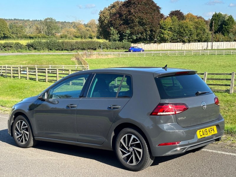 VOLKSWAGEN GOLF