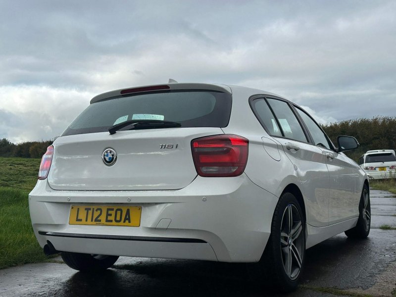 BMW 1 SERIES