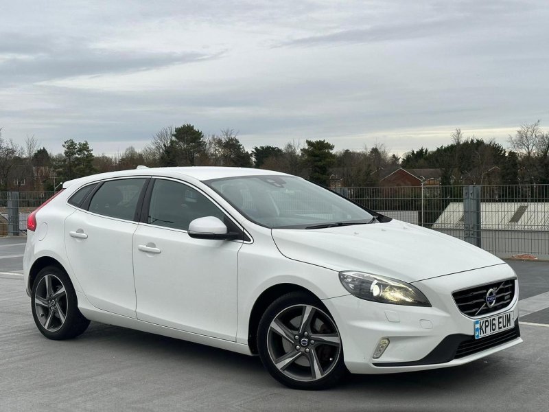 View VOLVO V40 2.0 D2 R-Design Lux Nav Auto Euro 6 (s/s) 5dr