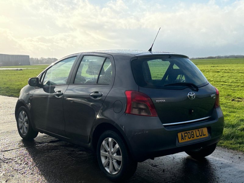 TOYOTA YARIS