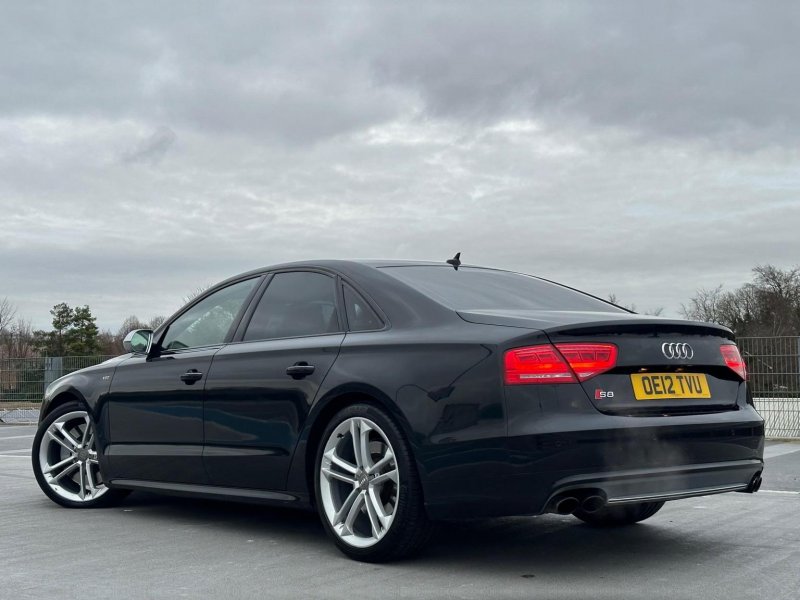 AUDI S8