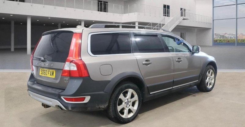 View VOLVO XC70 2.4 D5 SE Geartronic AWD Euro 5 5dr