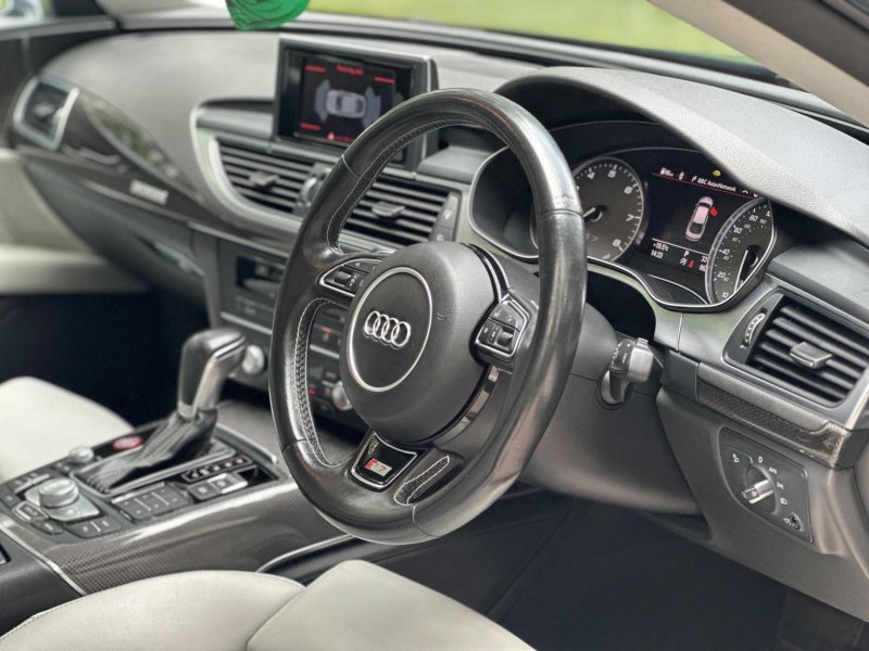 AUDI S7