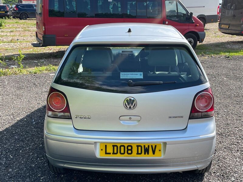 VOLKSWAGEN POLO