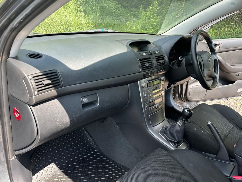 TOYOTA AVENSIS