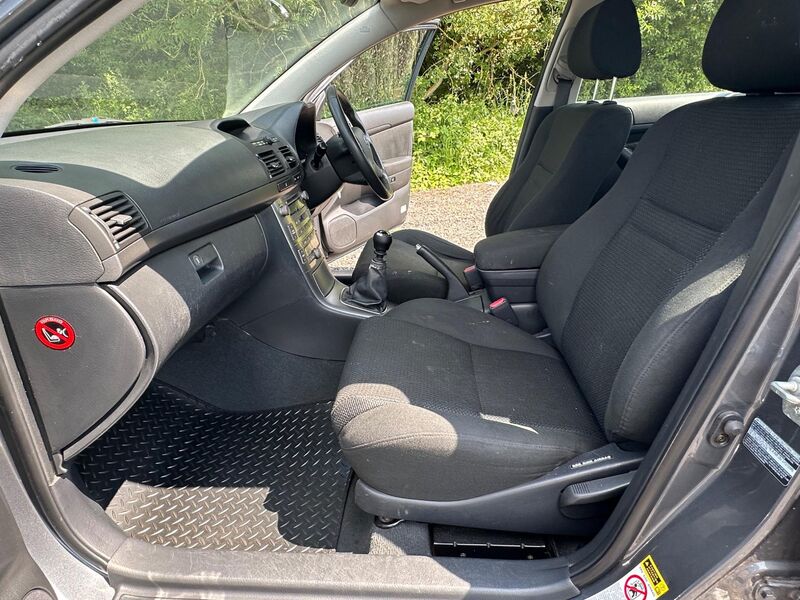 TOYOTA AVENSIS